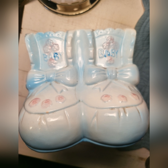 Vintage 1983 My-Neil Ceramic Baby Blue, White & Pink Booties Nursery Planter - Picture 2 of 6